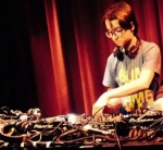 De activiteit 'Maak zelf een beatmatch met dj Sal en Bram' van Bibliotheek Haarlem-Centrum wordt u aangeboden door dekleineladder.nl uit Haarlem