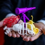 De activiteit 'Maak je eigen 3D-ontwerp samen met Joury Galis van RADA 3D.' van Bibliotheek Haarlem-Centrum wordt u aangeboden door dekleineladder.nl uit Haarlem