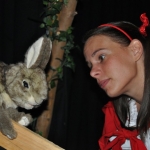 Kindertheater | Kindertheater 'De toverknol' in Haarlem-Centrum Maandelijks kan je een nieuwe voorstelling bezoeken en in een bijzondere, humoristische wereld stappen! Voordat we op avontuur gaan, verkleed je jezelf als prinses, ridder of een dier. Pak een beker limonade en een koekje. De lampen gaan aan, de muziek begint te spelen, het doek gaat open…