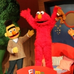 De activiteit 'Sesamstraat - Bonte avond in Sesamstraat' van Caprera Openluchttheater wordt u aangeboden door dekleineladder.nl uit Haarlem