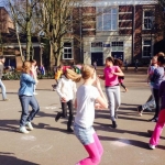 De activiteit 'Sport & Spel in de speeltuin' van Speeltuin Floragaarde wordt u aangeboden door dekleineladder.nl uit Haarlem