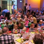 De activiteit '2 turven hoog | Theater paasontbijt' van Toneelschuur wordt u aangeboden door dekleineladder.nl uit Haarlem