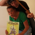 De activiteit ' De toneeljuf speelt: die ouwe opa kan nog wel wat!' van Kinderboekenwinkel Kiekeboek wordt u aangeboden door dekleineladder.nl uit Haarlem