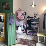 Dans & Balletwinkel | Danswinkel Haarlem in Haarlem-Centrum Een gezellige kleine winkel waar je alle basis artikelen vind om te kunnen dansen. Van peuter/kleuter tot en met volwassen. Pakjes, schoenen, panty´s, vestjes, beenwarmers, broeken, rokjes, haarbanden, linten en elastiek, spelden, haarnetjes...