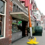 Hobbywinkels | Gerard Smit in Haarlem-Centrum Een ruime winkel gespecialiseerd in teken-, schilder en handenarbeidmaterialen. Bekend zijn wij om de vele papiersoorten, prachtige potloden en het rijke assortiment aan merken kunstschilderverf. Tevens verkopen wij veel artikelen die onmisbaar zijn bij het creatief bezig zijn.