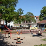 Kom lekker spelen bij Speeltuin Klarenhof. Speeltuin Klarenhof is een gezellige speeltuin in de Leidse buurt voor kinderen van alle leeftijden. De toegang is gratis en er is altijd wel iemand om mee te spelen.