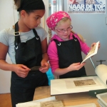 De activiteit 'Kunst en Vliegwerk: workshop de Etsclub' van Teylers Museum wordt u aangeboden door dekleineladder.nl uit Haarlem