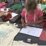 De activiteit 'workshop tassenzeefdruk' van Het Veerkwartier wordt u aangeboden door dekleineladder.nl uit Haarlem