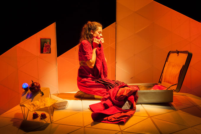 Oktobermaand = kindermaand in Haarlem en dekleineladder.nl geeft vrijkaartjes weg voor de voorstelling Onbekend land van Het Houten Huis