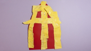 En deze mijter van Sinterklaas is gemaakt van strookjes papier