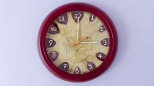 De zelfgemaakt klok is af