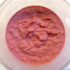 Aan tafel want je eigen gemaakte bieten humus is klaar, en zelf maken smaakt zoveel lekkerder.