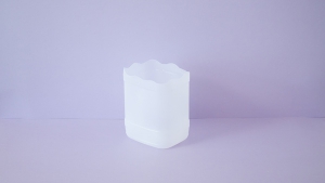 Knip de bovenkant van het pak af en geef het een golvend randje