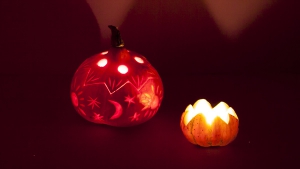 Van kleine pompoentjes kun je ook leuke waxinelichthouders maken