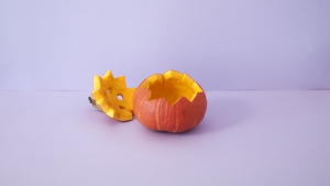 Maak gaten in de deksel zodat het vlammetje genoeg zuurstof krijgt