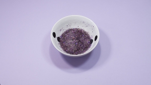 Nu is je eigen gemaakte glitterlijm klaar om te gebruiken