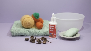 Wat heb je nodig om zelf van die mooie en grappige vilten eikeltjes te maken?