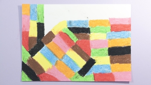 Laat je kind het papier geheel met wasco vullen, zonder wit achter te laten