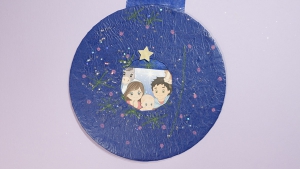 Op kerstavond mag het bedekkende vlieger-papiertje weg geschoven worden en verschijnt de afbeelding van Jezus