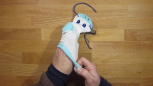 Wanneer je verschillende poppen maakt kun je deze bijvoorbeeld gebruiken in een poppenkast