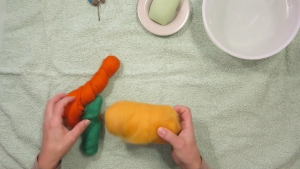 Laat je kind zijn of haar favoriete kleuren wol uitkiezen en vul deze eventueel aan