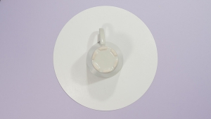 Maak een venster door in het midden van de basisvorm en cikel te knippen