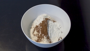 Meng de droge delen van het pepernoten recept