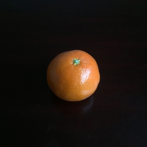 Neem een mandarijn die een beetje plat is aan de bovenkant zo kan deze makkelijker blijven staan.