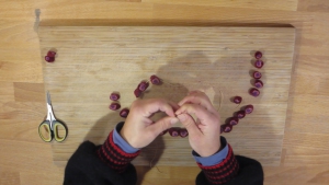 Nu verdeel je de kralen en kun je de ketting gaan rijgen