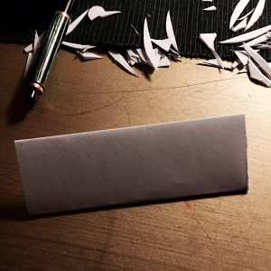 Met alleen een papiertje een nietmachine en wat lijm maak je een mooi knutselwerkje 