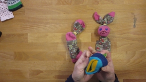 Kies je vulling middel uit en maak er een bolletje van