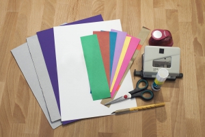 Domino is voor alle leeftijden, en dit heb je nodig om zelf zo'n leuk dominospel te maken met je kinderen