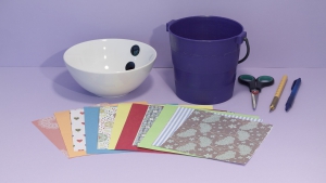 Wat heb je nodig om zelf zo'n leuk spelletje te maken met origami kikker van papier?