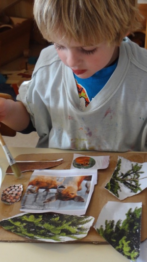 Laat je kinderen lekker hun gang gaan met de lijm en de plaatjes, alles mag niet is verkeerd