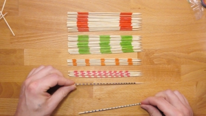 Als je samen met je gezin de stokjes maakt is je zelfgemaakte Mikado-spelletje zo af.