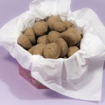 Maak je eigen pepernoten (zonder suiker)|Sinterklaas is het feest met de pepernoten, en deze zijn er in vele soorten en maten. In dit artikel een recept van heerlijke puur natuur pepernoten. In plaats van suiker wordt er gebruik gemaakt van Oerzoet een zoetmiddel van ongeraffineerd suikerrietsap.