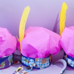 Maak je eigen pietenmuts|Kinderen zitten vaak in hun fantasie en rond deze tijd van het jaar, zitten ze veel in de rol van 'zwarte' Piet en Sinterklaas.<br>Maak een mooie pietenmuts van papier en crêpe-papier, leuk om te doen en je kunt er daarna ook nog mee spelen.